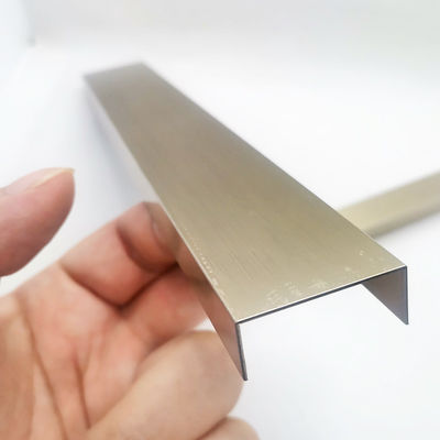 Profil U ze stali nierdzewnej 304 z powłoką PVD i grubością 0,65 mm