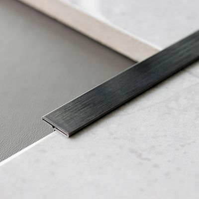 Listwa dekoracyjna ze stali nierdzewnej 304, o długości 3048 mm, z powierzchnią lustrzaną, do stosowania na ścianach i podłogach