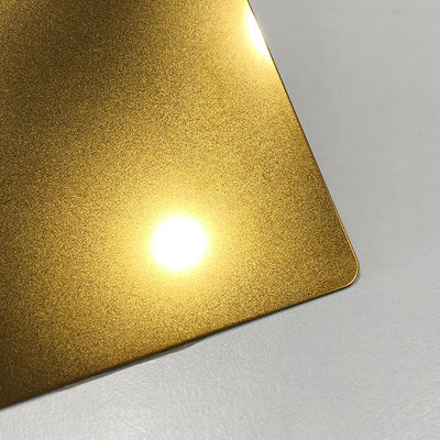 Dekoracyjna blacha ze stali nierdzewnej z powłoką PVD w kolorze złotym, o szerokości 1000 mm i folii PVC 7c