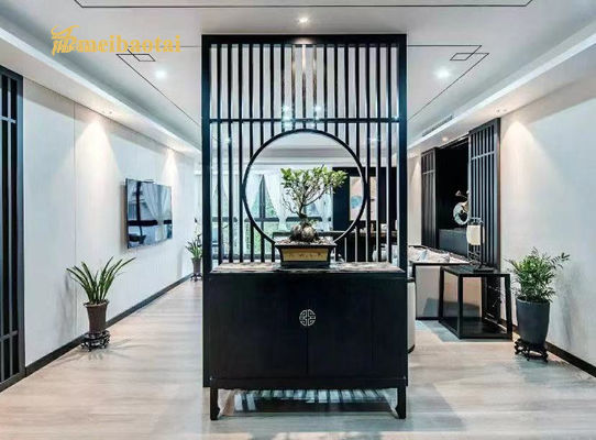 Dobra cena Czarny, nowoczesny ekran ze stali nierdzewnej nadaje elegancji i wyrafinowaniu każdej przestrzeni. w Internecie