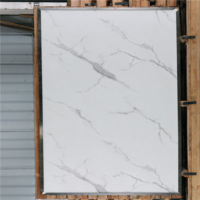 Dobra cena Imitacja drewna Ziarno Biały kolor Arkusze laminatu ze stali nierdzewnej Udekoruj krawędź ściany w Internecie